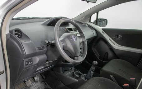 Toyota Yaris III рестайлинг, 2009 год, 630 000 рублей, 10 фотография