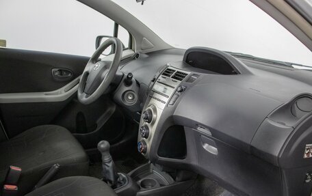 Toyota Yaris III рестайлинг, 2009 год, 630 000 рублей, 9 фотография