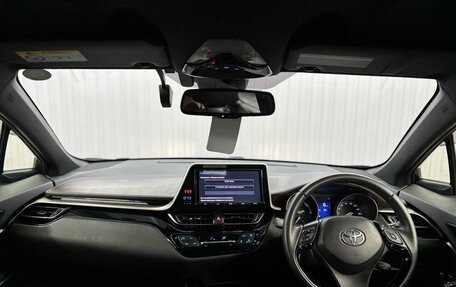 Toyota C-HR I рестайлинг, 2017 год, 1 947 000 рублей, 9 фотография