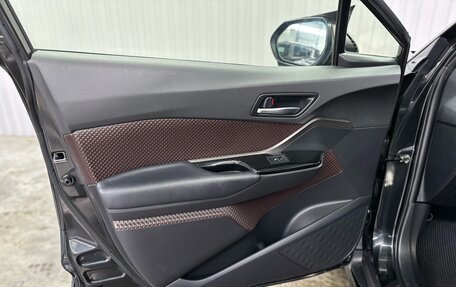 Toyota C-HR I рестайлинг, 2017 год, 1 947 000 рублей, 19 фотография
