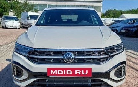Volkswagen T-Roc I, 2025 год, 6 990 000 рублей, 3 фотография
