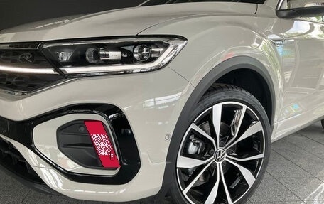 Volkswagen T-Roc I, 2025 год, 6 990 000 рублей, 2 фотография