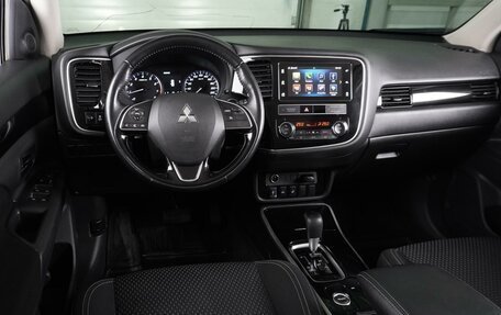 Mitsubishi Outlander III рестайлинг 3, 2019 год, 2 349 000 рублей, 6 фотография
