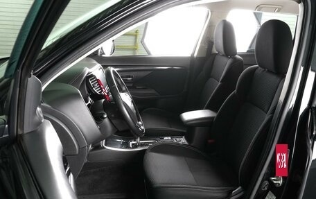 Mitsubishi Outlander III рестайлинг 3, 2019 год, 2 349 000 рублей, 10 фотография