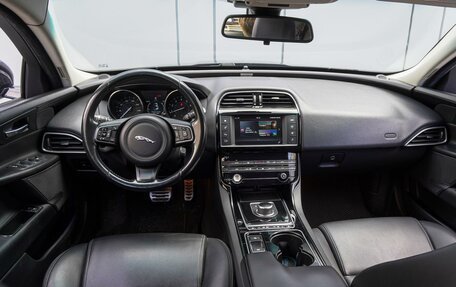 Jaguar XE I рестайлинг, 2016 год, 1 890 000 рублей, 6 фотография