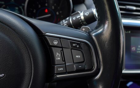 Jaguar XE I рестайлинг, 2016 год, 1 890 000 рублей, 15 фотография