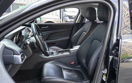 Jaguar XE I рестайлинг, 2016 год, 1 890 000 рублей, 10 фотография