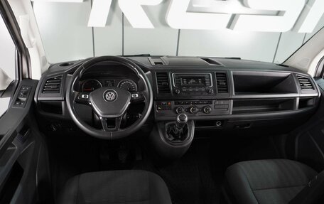 Volkswagen Caravelle T6 рестайлинг, 2018 год, 3 479 000 рублей, 6 фотография