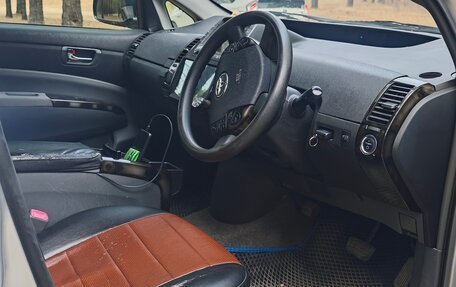 Toyota Prius, 2010 год, 970 000 рублей, 9 фотография