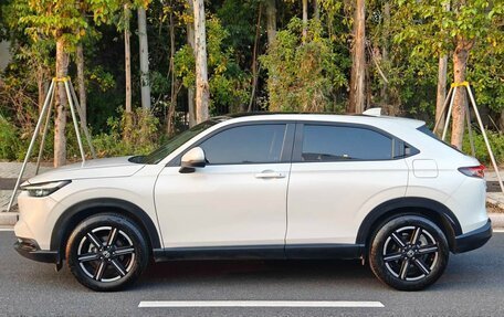 Honda Vezel, 2023 год, 1 900 000 рублей, 3 фотография