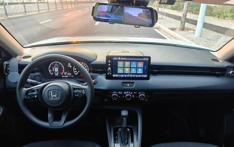 Honda Vezel, 2023 год, 1 900 000 рублей, 10 фотография