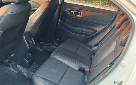 Honda Vezel, 2023 год, 1 900 000 рублей, 14 фотография