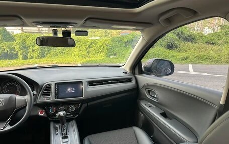 Honda Vezel, 2021 год, 1 450 000 рублей, 13 фотография