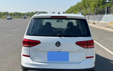 Volkswagen Touran III, 2021 год, 1 690 099 рублей, 6 фотография