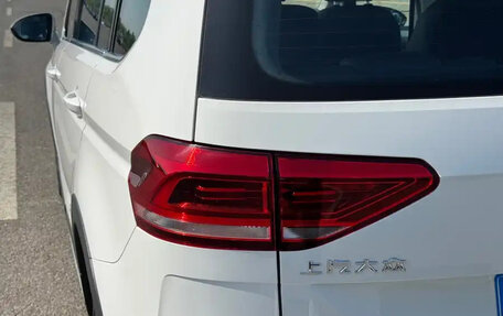 Volkswagen Touran III, 2021 год, 1 690 099 рублей, 8 фотография