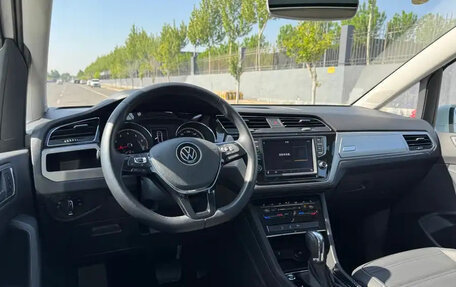 Volkswagen Touran III, 2021 год, 1 690 099 рублей, 10 фотография