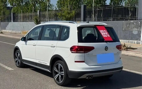 Volkswagen Touran III, 2021 год, 1 690 099 рублей, 4 фотография