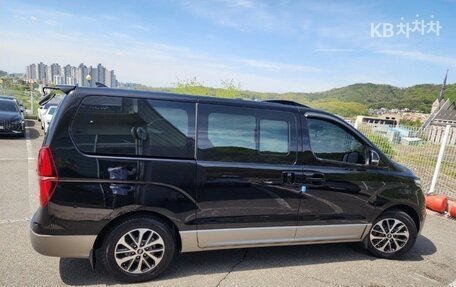 Hyundai Grand Starex Grand Starex I рестайлинг 2, 2020 год, 2 935 000 рублей, 6 фотография