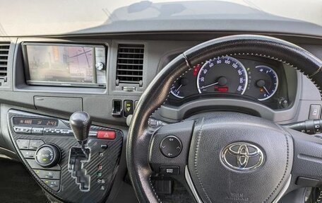 Toyota ISis I, 2012 год, 1 032 000 рублей, 24 фотография