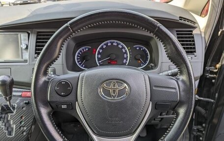 Toyota ISis I, 2012 год, 1 032 000 рублей, 27 фотография