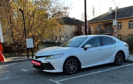 Toyota Camry, 2021 год, 3 650 000 рублей, 2 фотография