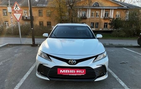Toyota Camry, 2021 год, 3 650 000 рублей, 3 фотография