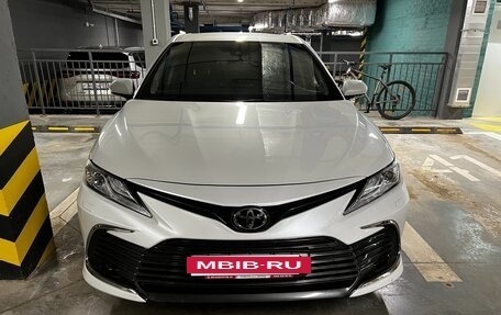 Toyota Camry, 2021 год, 3 650 000 рублей, 9 фотография