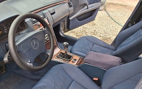 Mercedes-Benz E-Класс, 1998 год, 600 000 рублей, 16 фотография