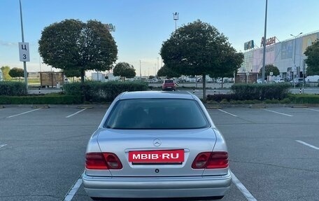 Mercedes-Benz E-Класс, 1998 год, 600 000 рублей, 9 фотография