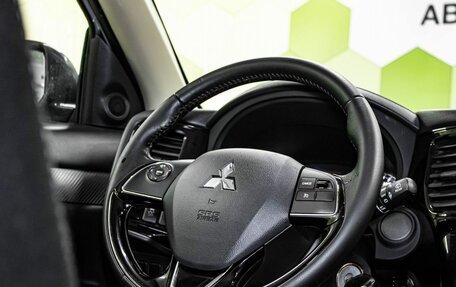 Mitsubishi Outlander III рестайлинг 3, 2016 год, 1 926 000 рублей, 16 фотография