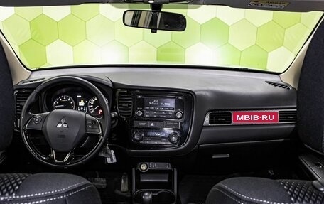 Mitsubishi Outlander III рестайлинг 3, 2016 год, 1 926 000 рублей, 15 фотография