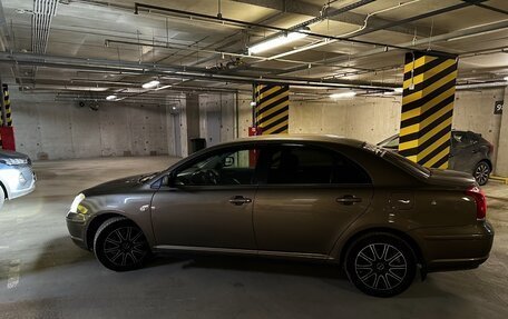 Toyota Avensis III рестайлинг, 2005 год, 750 000 рублей, 2 фотография
