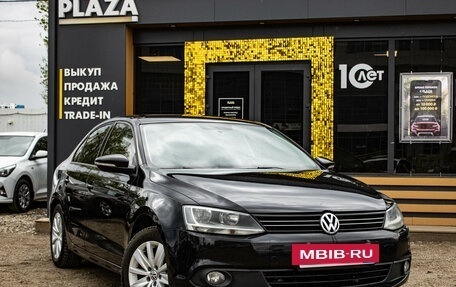 Volkswagen Jetta VI, 2013 год, 1 039 000 рублей, 2 фотография