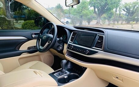 Toyota Highlander III, 2021 год, 3 120 000 рублей, 12 фотография