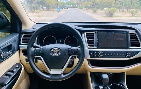 Toyota Highlander III, 2021 год, 3 120 000 рублей, 14 фотография