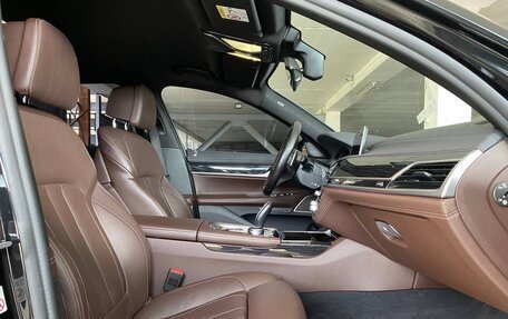 BMW 7 серия, 2018 год, 3 815 000 рублей, 16 фотография