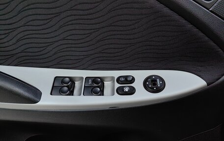 Hyundai Solaris II рестайлинг, 2011 год, 645 000 рублей, 22 фотография