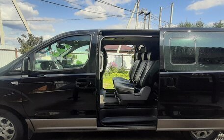 Hyundai H-1 II рестайлинг, 2012 год, 1 910 000 рублей, 2 фотография