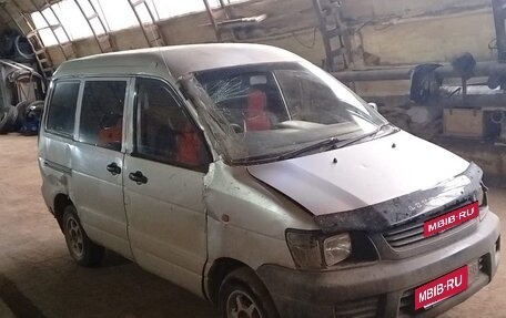 Toyota Lite Ace IV, 2001 год, 200 000 рублей, 2 фотография