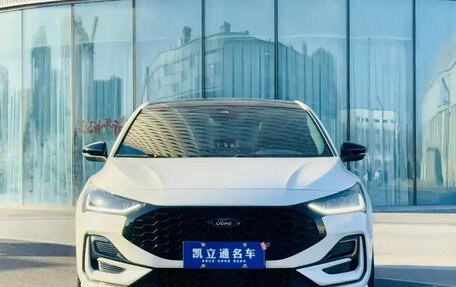 Ford Focus IV, 2022 год, 1 390 099 рублей, 2 фотография