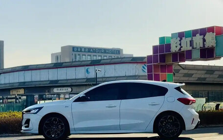 Ford Focus IV, 2022 год, 1 390 099 рублей, 3 фотография