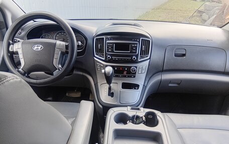 Hyundai Grand Starex Grand Starex I рестайлинг 2, 2016 год, 2 900 000 рублей, 5 фотография