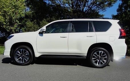 Toyota Land Cruiser Prado 150 рестайлинг 2, 2021 год, 4 400 000 рублей, 5 фотография