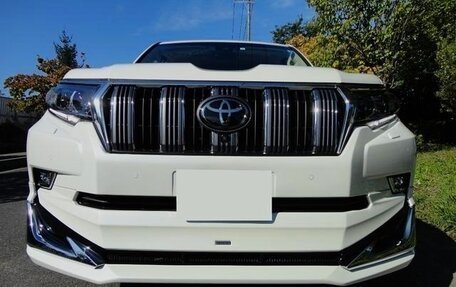 Toyota Land Cruiser Prado 150 рестайлинг 2, 2021 год, 4 400 000 рублей, 3 фотография