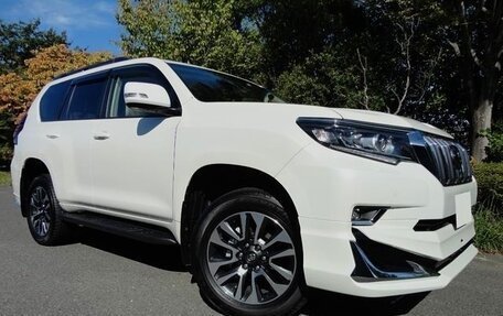 Toyota Land Cruiser Prado 150 рестайлинг 2, 2021 год, 4 400 000 рублей, 6 фотография