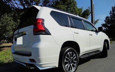 Toyota Land Cruiser Prado 150 рестайлинг 2, 2021 год, 4 400 000 рублей, 8 фотография