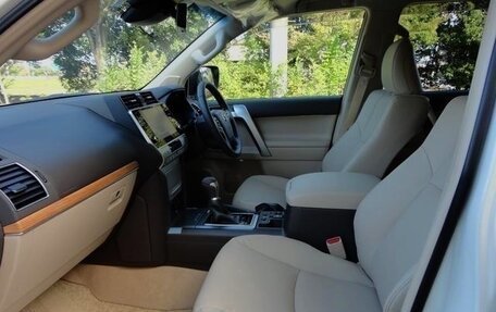 Toyota Land Cruiser Prado 150 рестайлинг 2, 2021 год, 4 400 000 рублей, 15 фотография