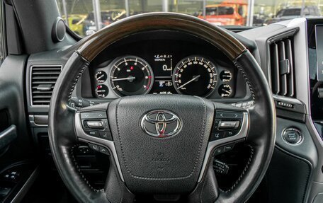 Toyota Land Cruiser 200, 2018 год, 6 900 000 рублей, 12 фотография