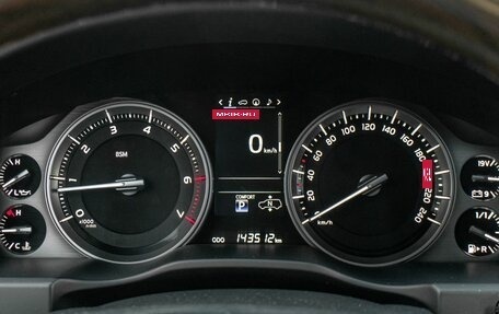 Toyota Land Cruiser 200, 2018 год, 6 900 000 рублей, 13 фотография
