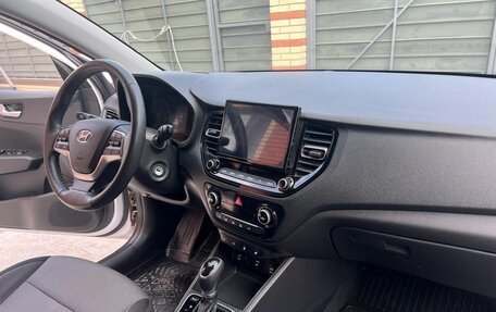 Hyundai Solaris II рестайлинг, 2021 год, 1 800 000 рублей, 6 фотография